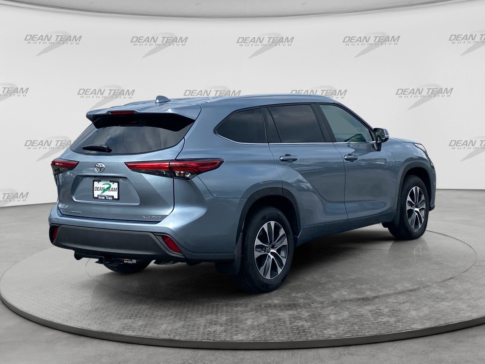 Used 2023 Toyota Highlander XLE AWD/4WD image 8