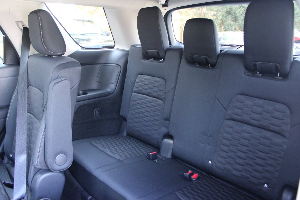Used 2025 Nissan Pathfinder SV w/ SV Premium Package AWD/4WD image 13