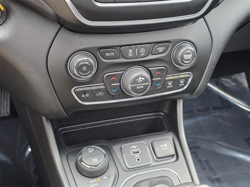 Used 2021 Jeep Cherokee Latitude Lux w/ Sun & Sound Group image 25