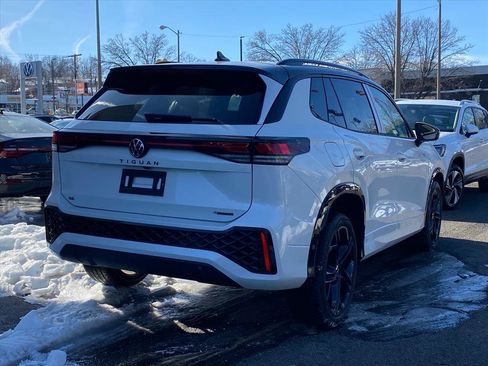 New 2026 Volkswagen Tiguan SE R-Line image 2