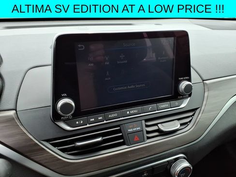 Used 2024 Nissan Altima 2.5 SV FWD image 18