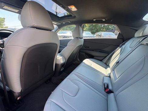 Used 2025 Hyundai Elantra Limited FWD image 19