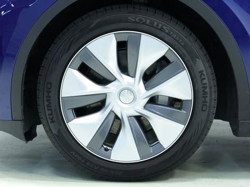 Used 2023 Tesla Model Y Long Range AWD/4WD image 9