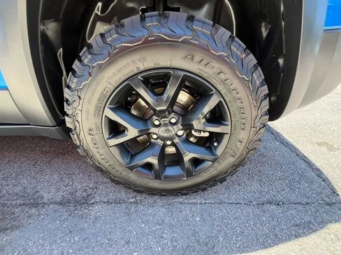 Used 2017 Jeep Cherokee Trailhawk w/ Comfort/Convenience Group AWD/4WD image 18