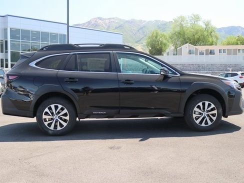 Used 2025 Subaru Outback Premium image 2