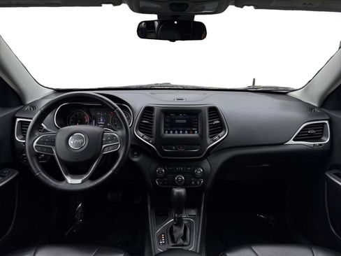 Used 2019 Jeep Cherokee Latitude Plus w/ Cold Weather Group FWD image 10