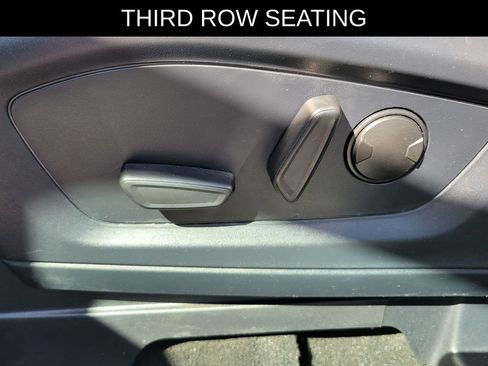 Used 2025 Ford Explorer Active AWD/4WD image 17