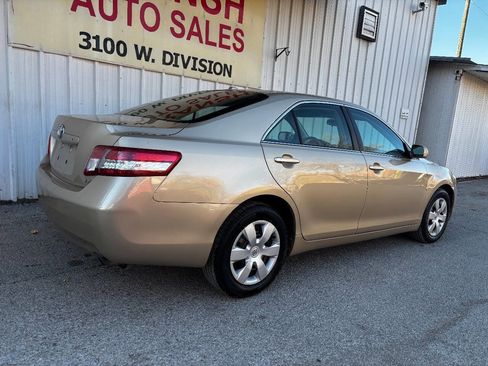 Used 2011 Toyota Camry LE image 5