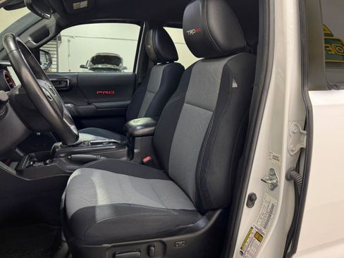 Used 2021 Toyota Tacoma TRD Off-Road w/ Technology Package image 4