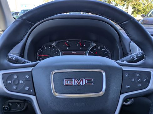 Used 2023 GMC Terrain SLT image 31