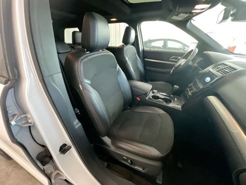 Used 2018 Ford Explorer XLT w/ Equipment Group 202A image 26