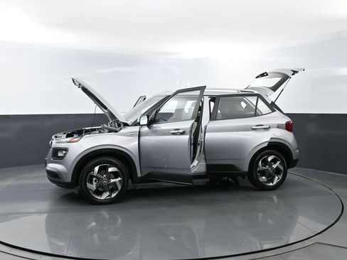 Used 2025 Hyundai Venue SEL FWD image 30