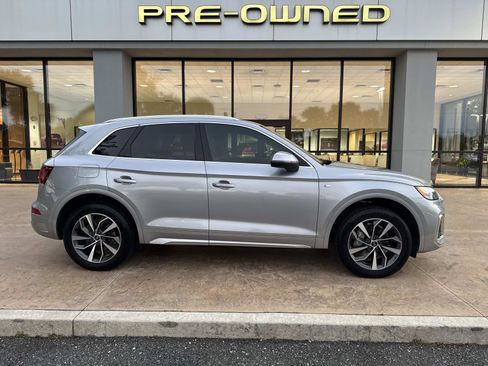 Used 2022 Audi Q5 2.0T Premium w/ Convenience Package image 3