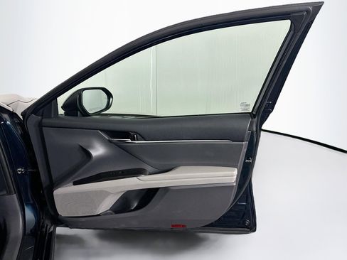 Used 2021 Toyota Camry SE w/ Convenience Package image 30