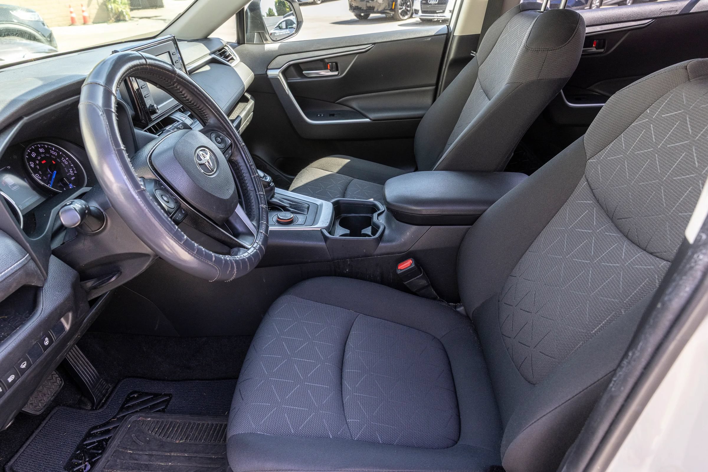 Used 2021 Toyota RAV4 XLE w/ XLE Grade Weather Package AWD/4WD image 21