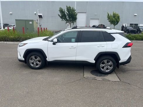 Used 2024 Toyota RAV4 XLE AWD/4WD image 8