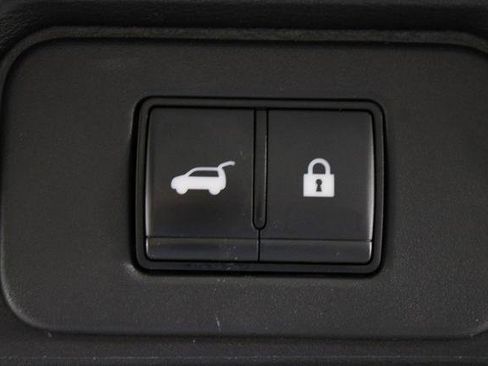 Certified 2025 Nissan Rogue SV image 18