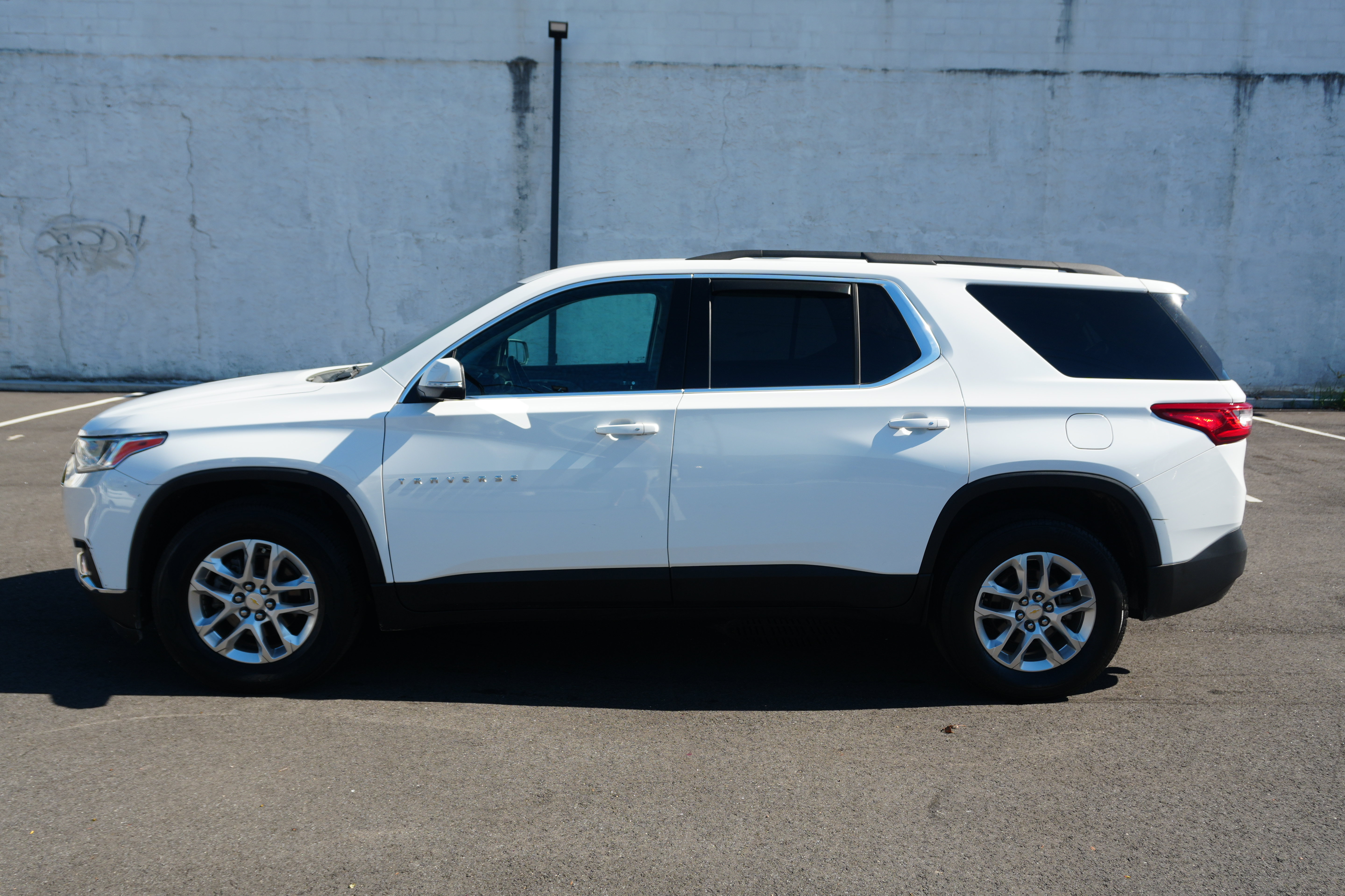Used 2021 Chevrolet Traverse LT AWD/4WD image 2