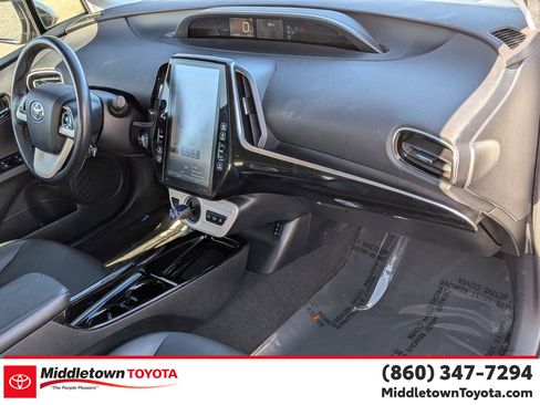 Used 2017 Toyota Prius Prime Premium image 38