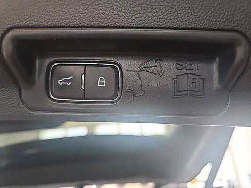 Used 2021 Ford Explorer XLT w/ Equipment Group 202A AWD/4WD image 29