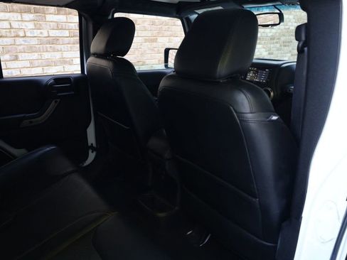 Used 2017 Jeep Wrangler Unlimited Sahara image 22