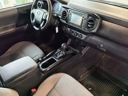 Used 2019 Toyota Tacoma SR w/ SR Convenience Package image 17