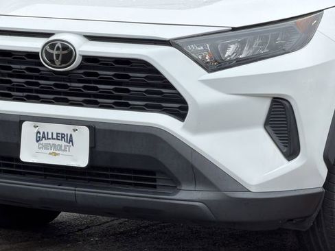 Used 2019 Toyota RAV4 LE image 7