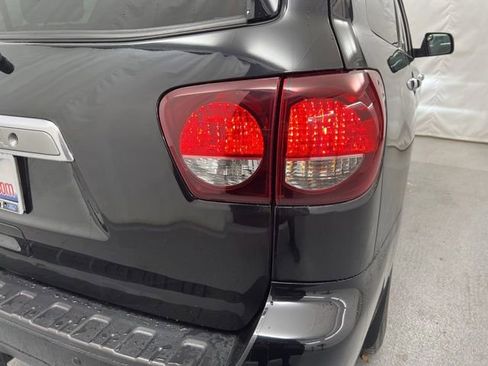 Used 2019 Toyota Sequoia Platinum AWD/4WD image 6