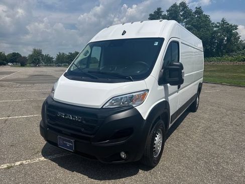 Used 2026 RAM ProMaster 2500 w/ Convenience Group FWD image 4