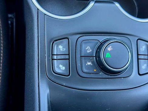 Used 2021 GMC Terrain SLE w/ Driver Convenience Package FWD image 23