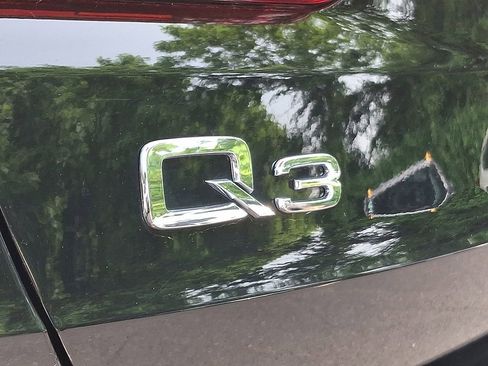 Used 2024 Audi Q3 2.0T Premium image 31