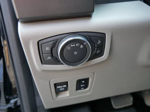 Used 2018 Ford F150 XLT w/ Equipment Group 302A Luxury AWD/4WD image 17