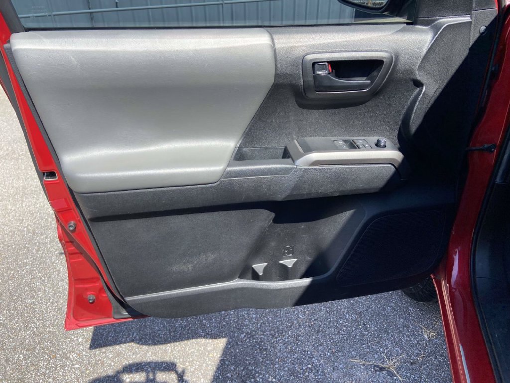 Used 2022 Toyota Tacoma SR5 RWD image 10