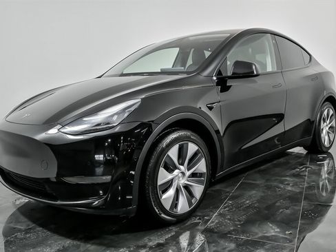 Used 2021 Tesla Model Y Long Range image 5