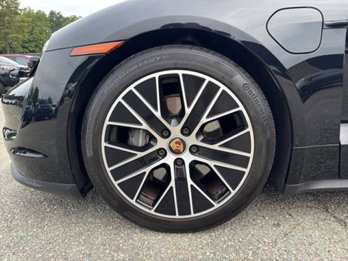 Used 2022 Porsche Taycan image 9