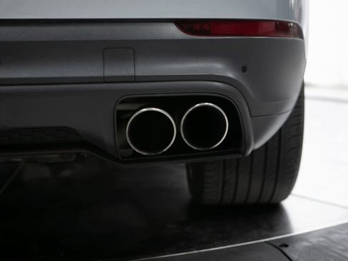 Certified 2022 Porsche Cayenne S image 36