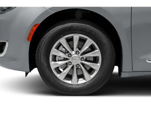 Certified 2020 Chrysler Pacifica Touring-L Plus w/ Tire & Wheel Group image 11