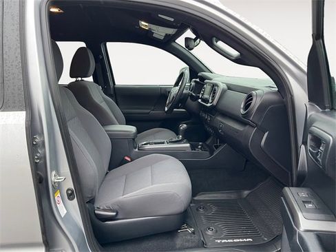 Used 2019 Toyota Tacoma TRD Sport image 15