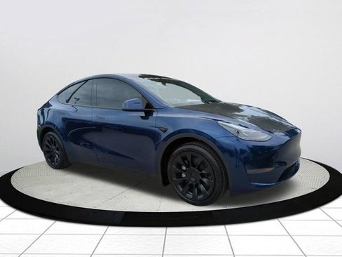 Used 2025 Tesla Model Y Long Range RWD image 1