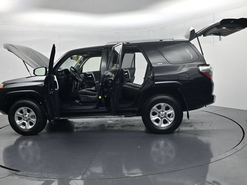 Used 2016 Toyota 4Runner SR5 AWD/4WD image 61