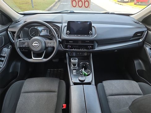 Used 2024 Nissan Rogue SV image 15