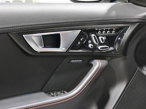 Used 2014 Jaguar F-TYPE S image 79