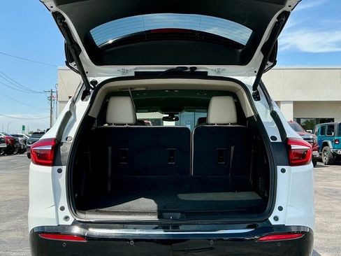 Used 2019 Buick Enclave Essence AWD/4WD image 18