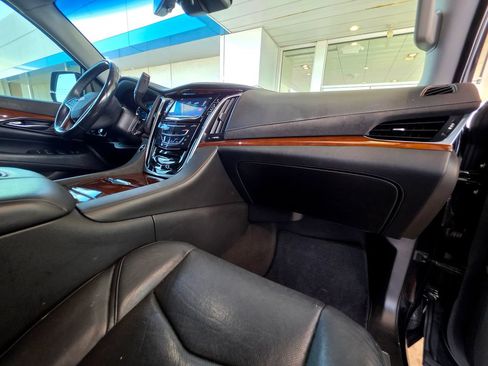 Used 2019 Cadillac Escalade Luxury AWD/4WD image 78