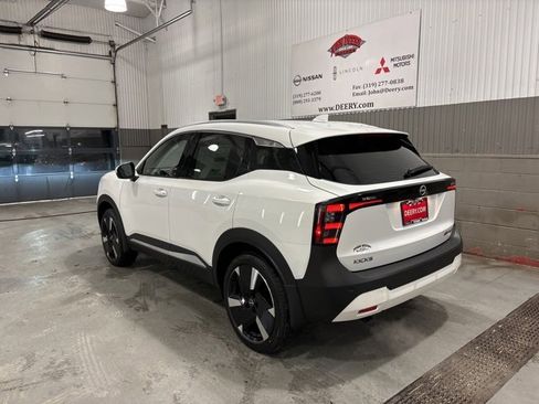 New 2025 Nissan Kicks SR image 8