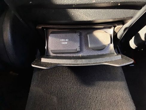 Used 2019 Mercedes-Benz GLC 300 4MATIC image 27