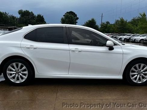 Used 2020 Toyota Camry LE FWD image 5