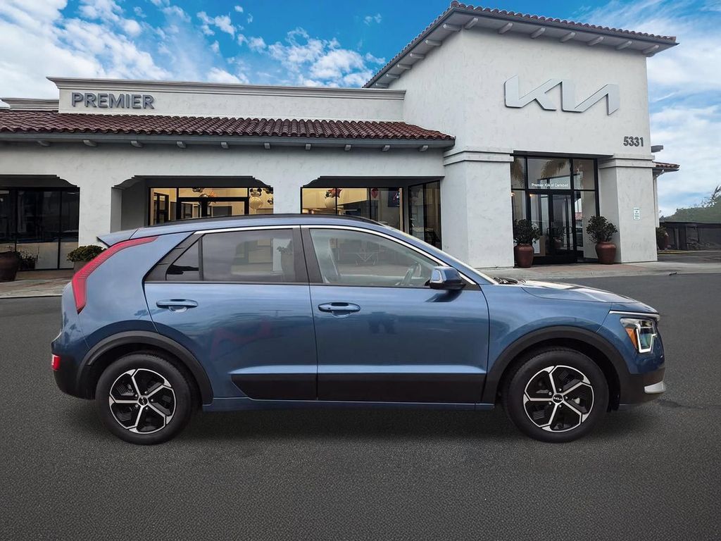 Certified 2025 Kia Niro EX FWD image 9