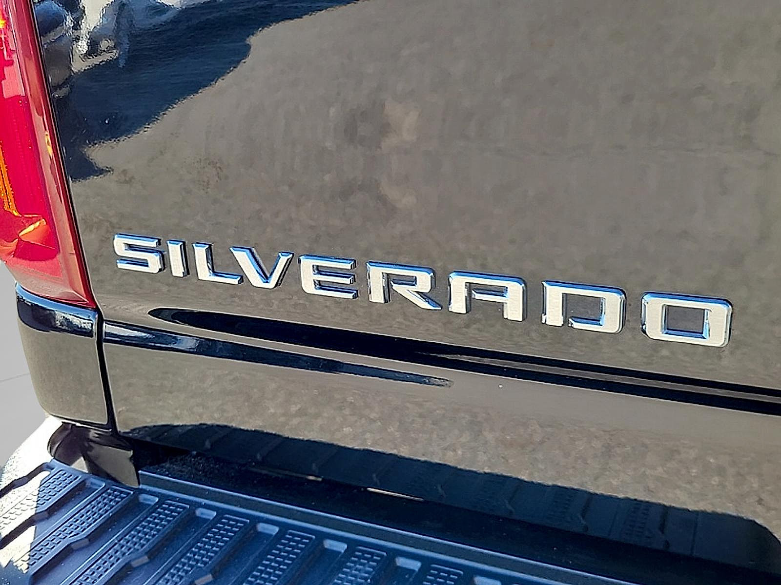 Used 2020 Chevrolet Silverado 3500 LTZ w/ LTZ Premium Package AWD/4WD image 32