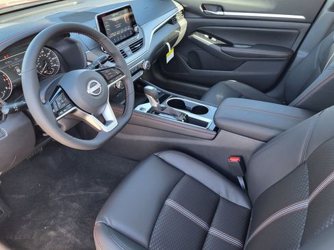 New 2025 Nissan Altima 2.5 SR image 10